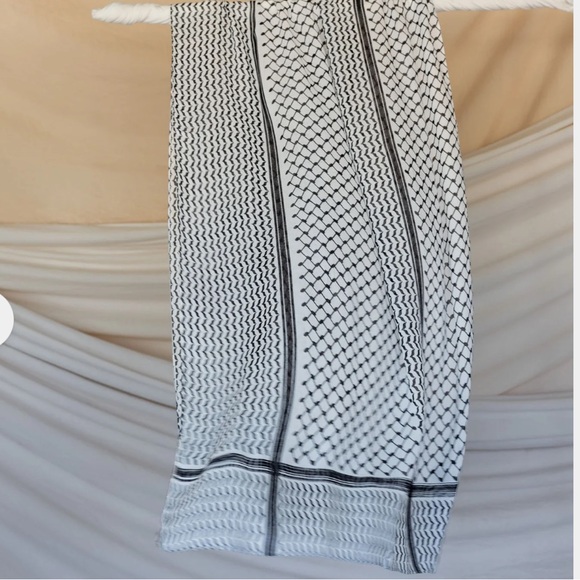 NWT Vela Kuffiyeh Keffiyeh Modal Scarf Hijab Black White - Picture 4 of 6